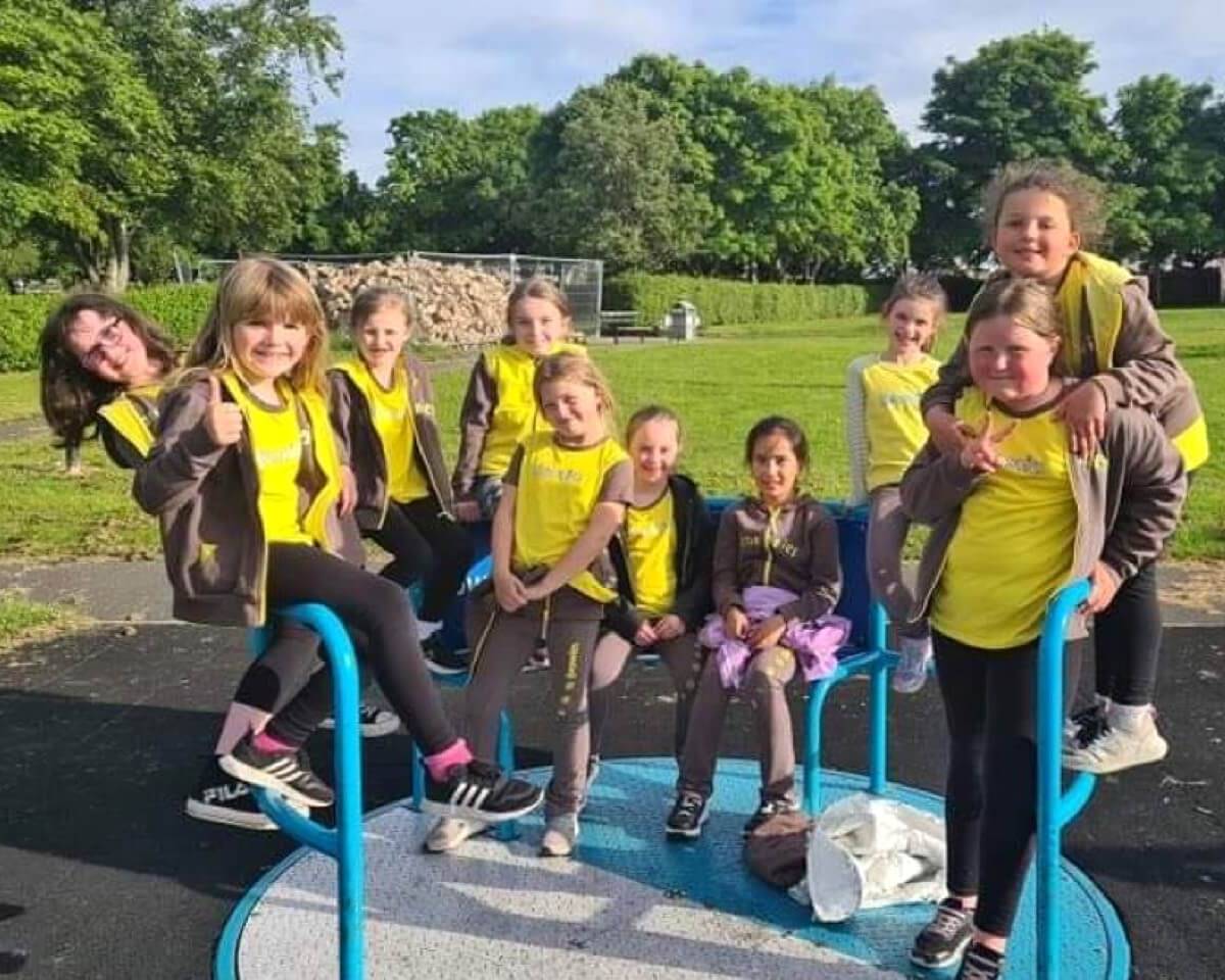 Brownies at playpark - Girlguiding East Lothian